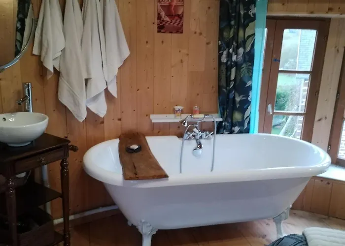 La Tour De Atypique Possibilite Table D'hotes Sur Reservation Ver (Manche)